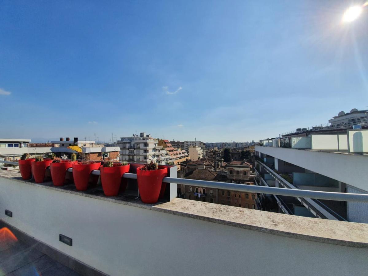 Penthouse 41 In Trastevere With Big Terrace Roma Exterior foto