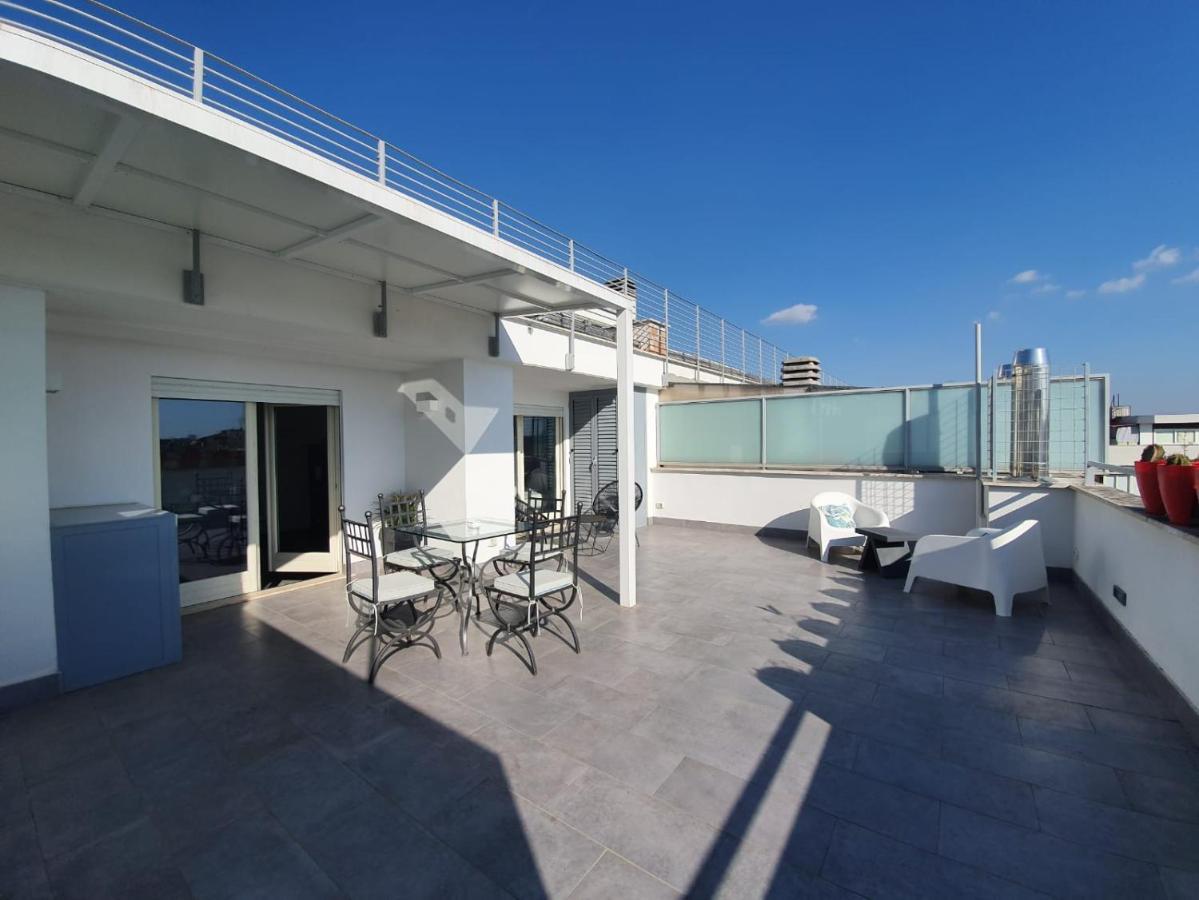 Penthouse 41 In Trastevere With Big Terrace Roma Exterior foto
