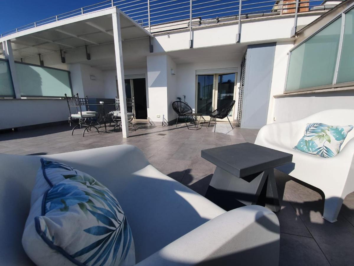 Penthouse 41 In Trastevere With Big Terrace Roma Exterior foto