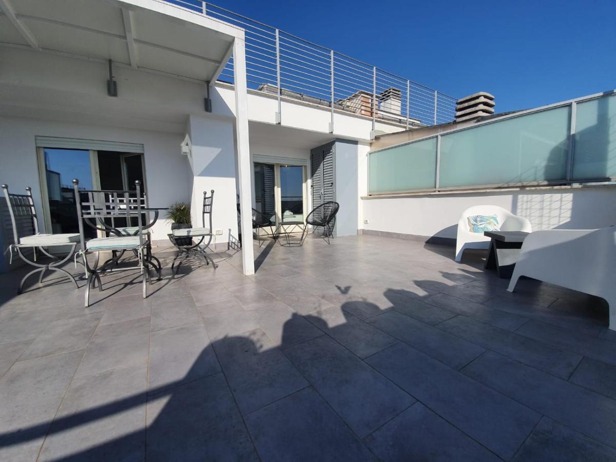 Penthouse 41 In Trastevere With Big Terrace Roma Exterior foto